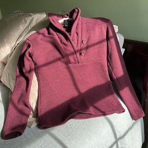 Maroon North Face sweater fleece lined size small